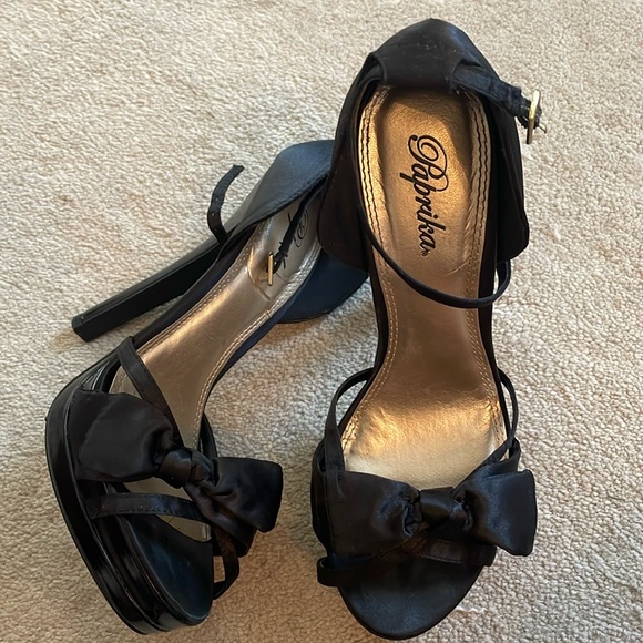 Black satin high heels - Picture 1 of 2